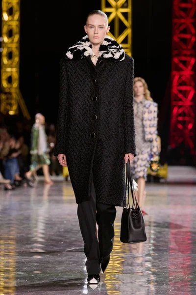 Look 63